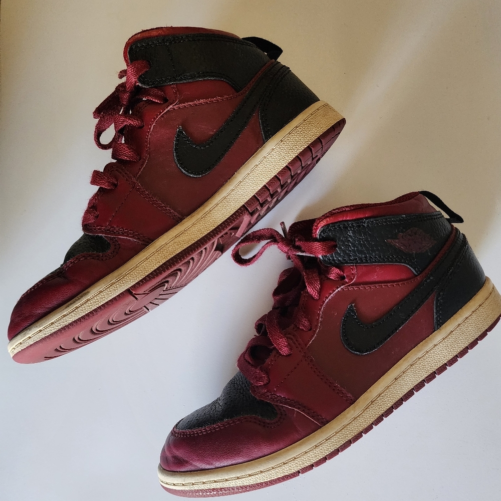 Nike Kids Red and Black Sneakers - Picture 2 of 10